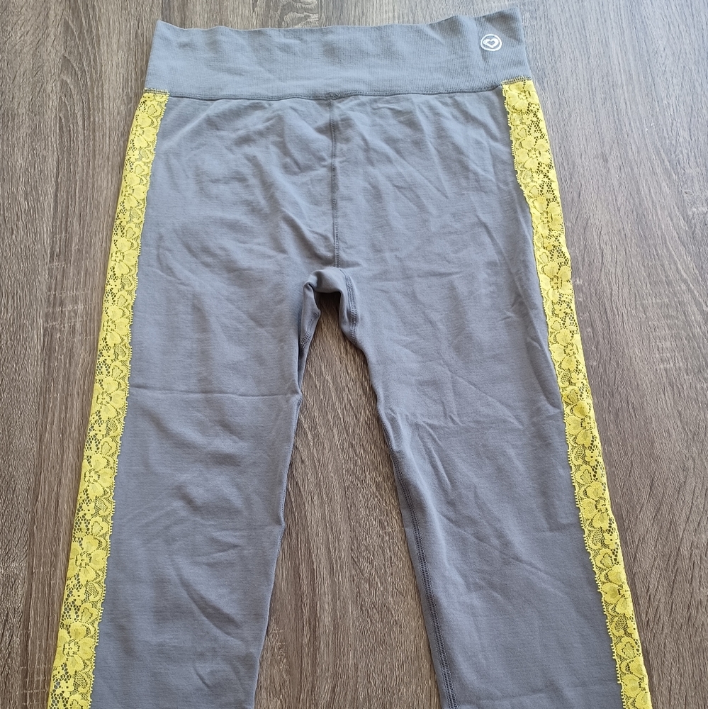 Capri Leggings by Just-One